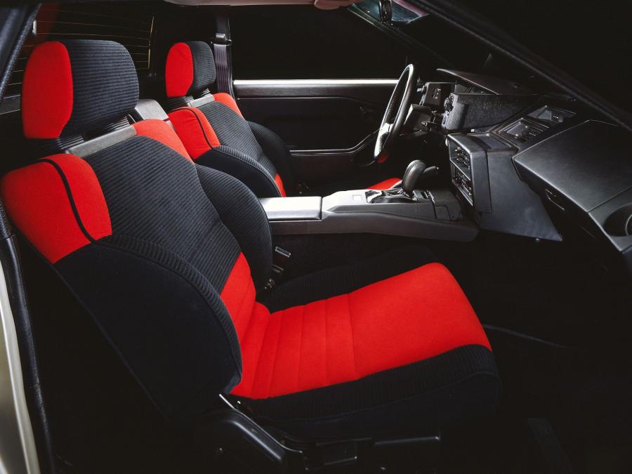Интерьер Toyota MR2 1985 года  (US) (фото 6 из 19)